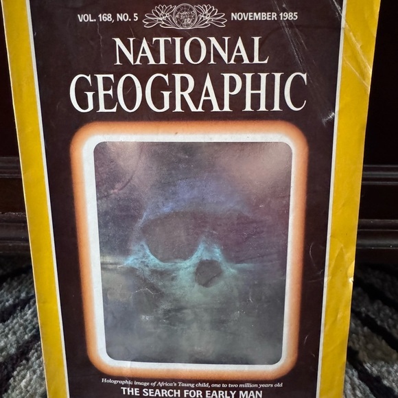 National Geographic: Complete 1985 Issues with Maps - Picture 12 of 13